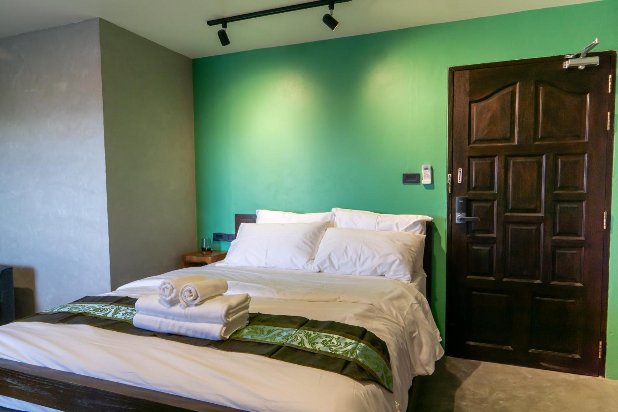 Lo-Ha Guest House, Contactless Check-In Bangkok Buitenkant foto