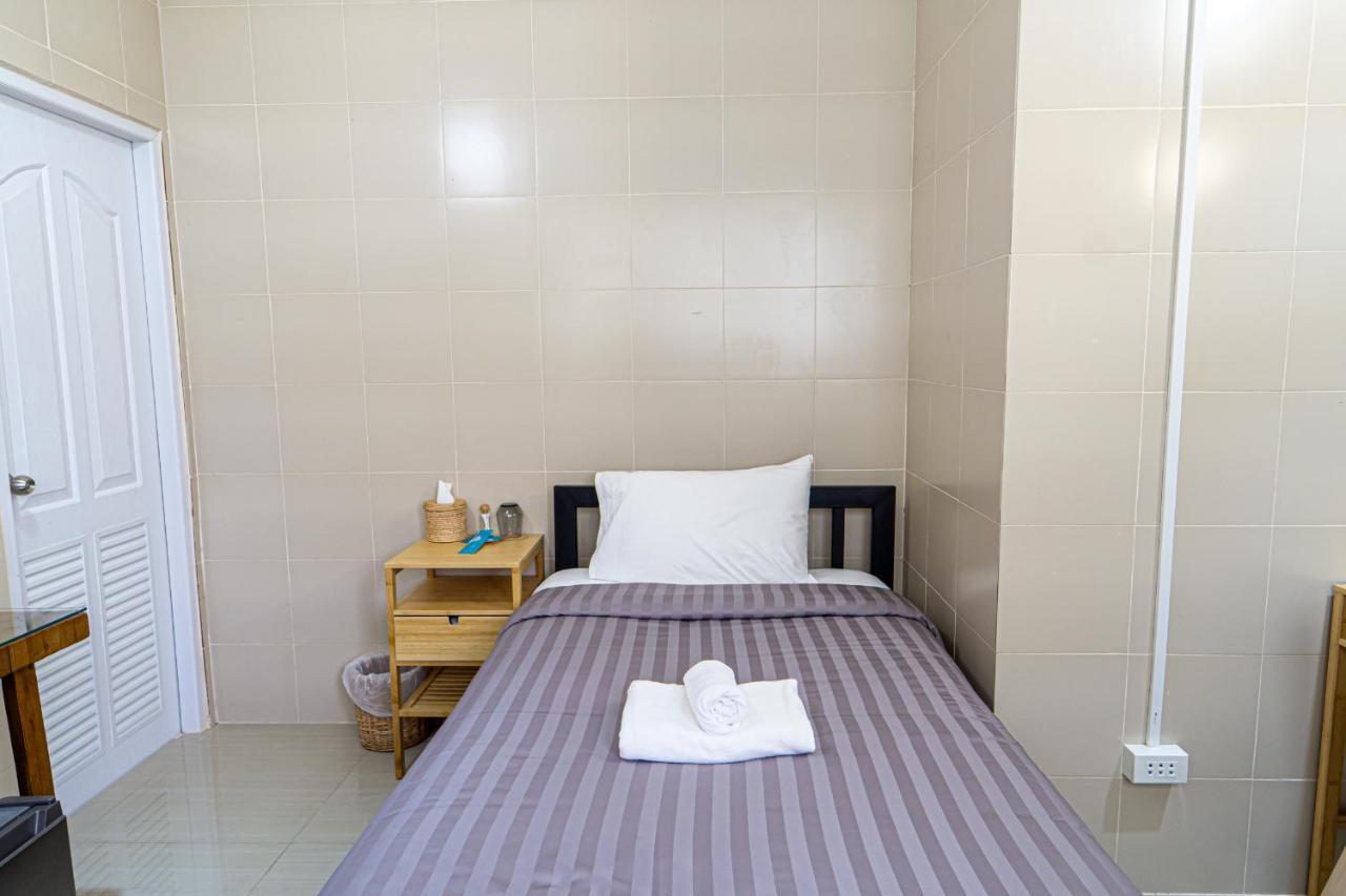 Lo-Ha Guest House, Contactless Check-In Bangkok Buitenkant foto