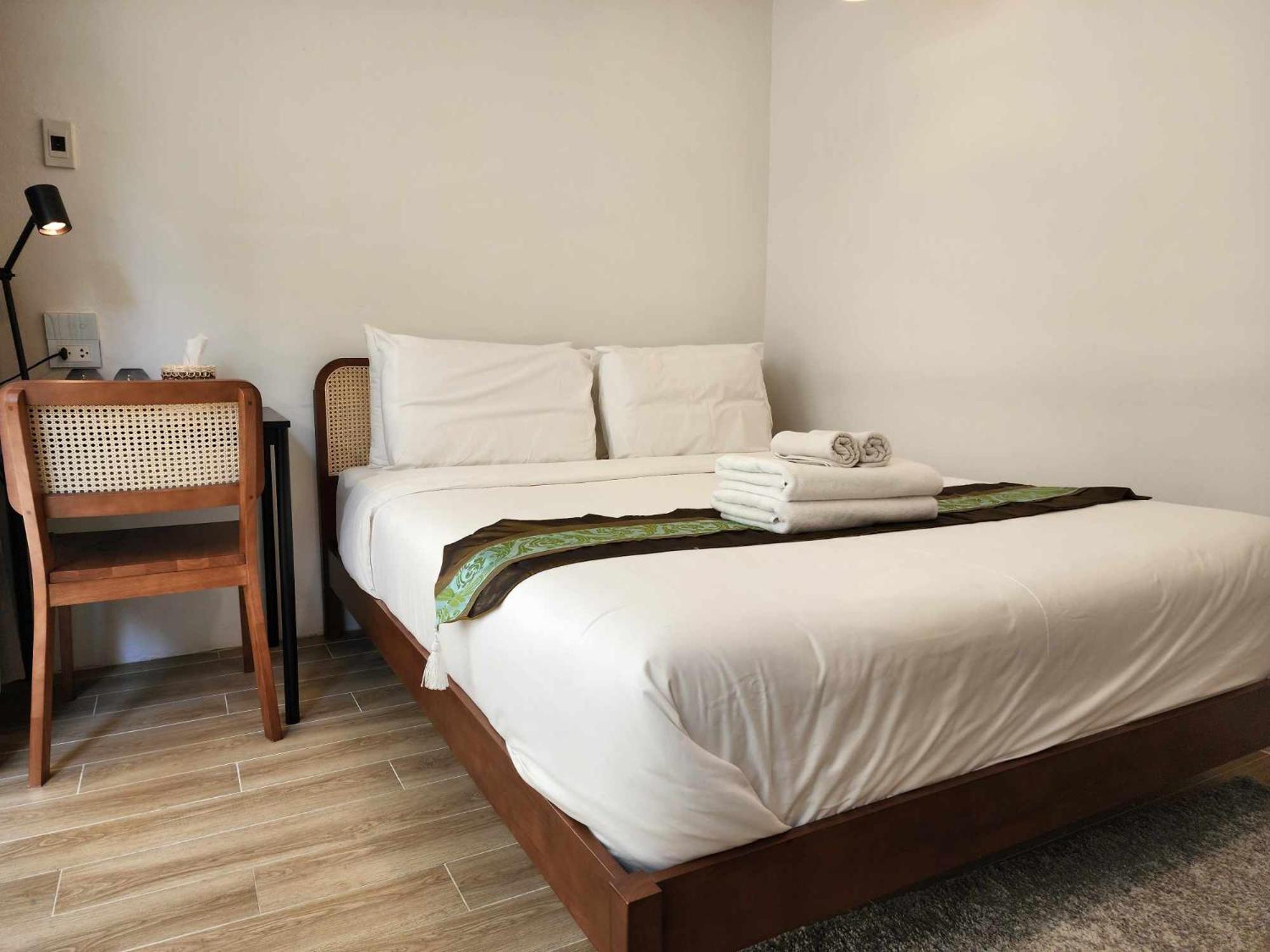 Lo-Ha Guest House, Contactless Check-In Bangkok Buitenkant foto